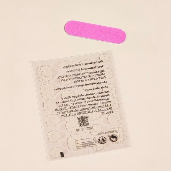 Press on nails - Picture 4 of 4